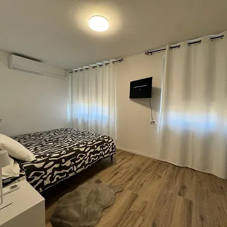 Deluxe Large - Free Parking Apartment